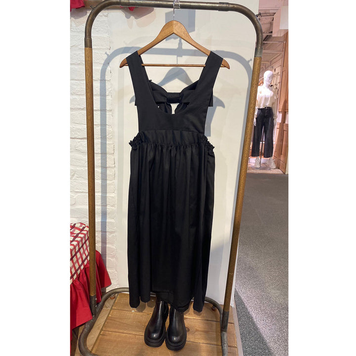 Front ribbon sleeveless onepiece ¥8,980 / ¥8,480