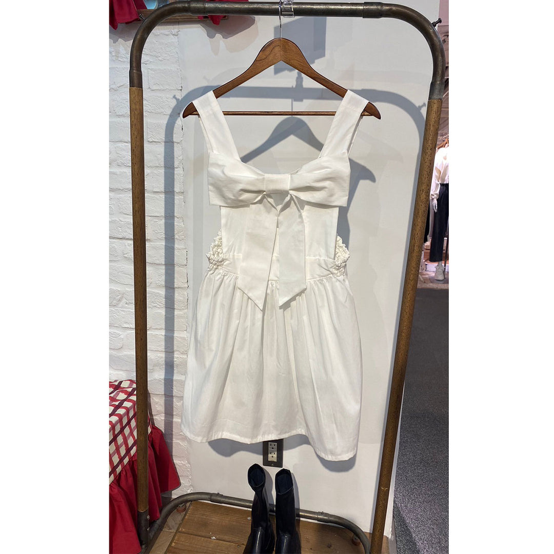Front ribbon sleeveless onepiece ¥8,980 / ¥8,480