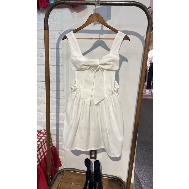 Front ribbon sleeveless onepiece ¥8,980 / ¥8,480