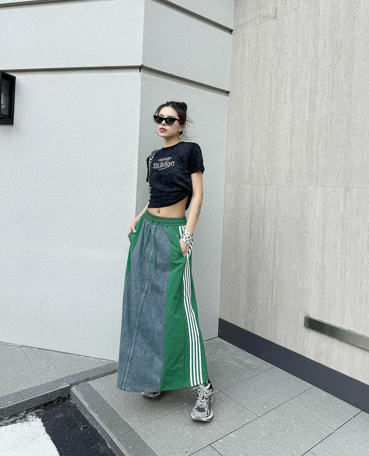 Bicolor side line flare long skirt