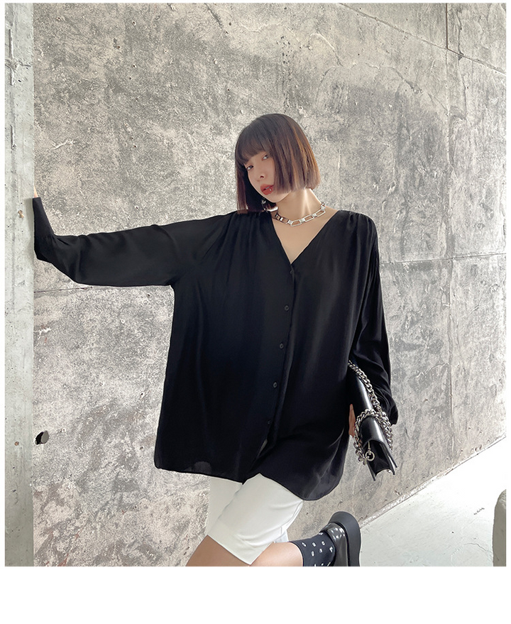 V-neck long-sleeved relax shirt