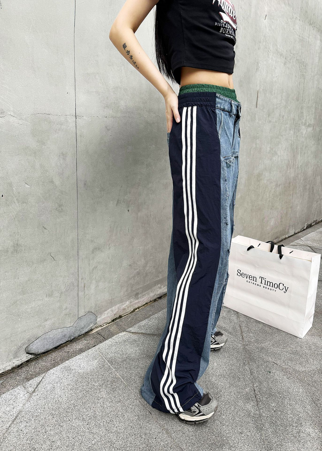 Color contrast stitching cuffed high waist jeans