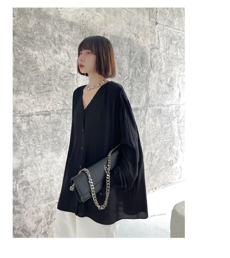 V-neck long-sleeved relax shirt