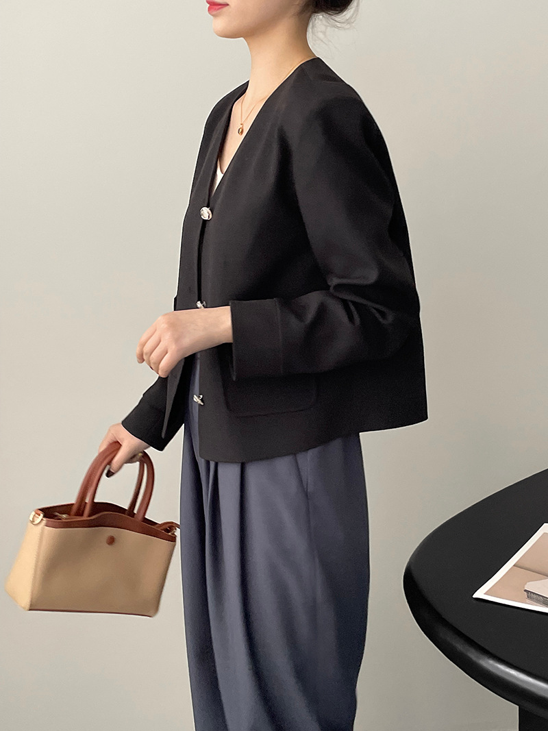 Simple collarless style jacket