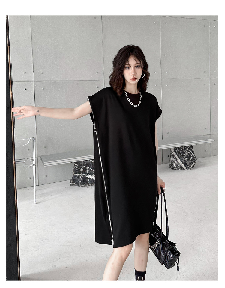 Side zip sleeveless one-piece