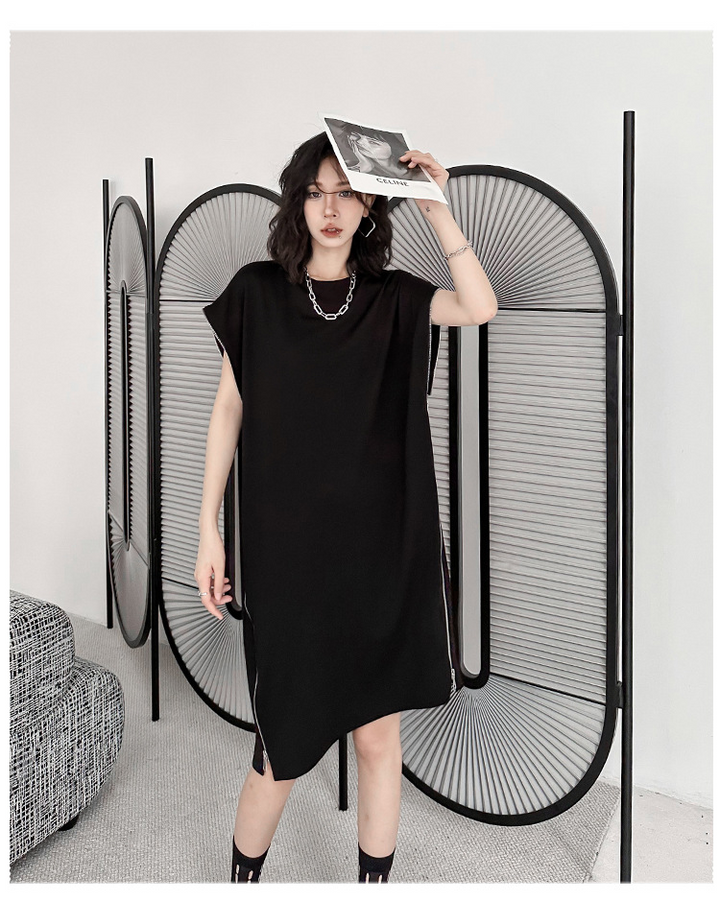 Side zip sleeveless one-piece