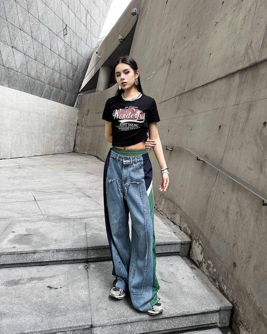 Color contrast stitching cuffed high waist jeans