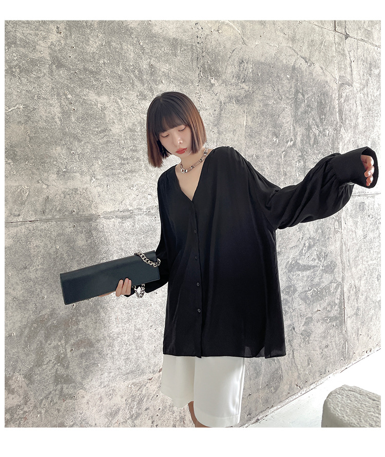 V-neck long-sleeved relax shirt