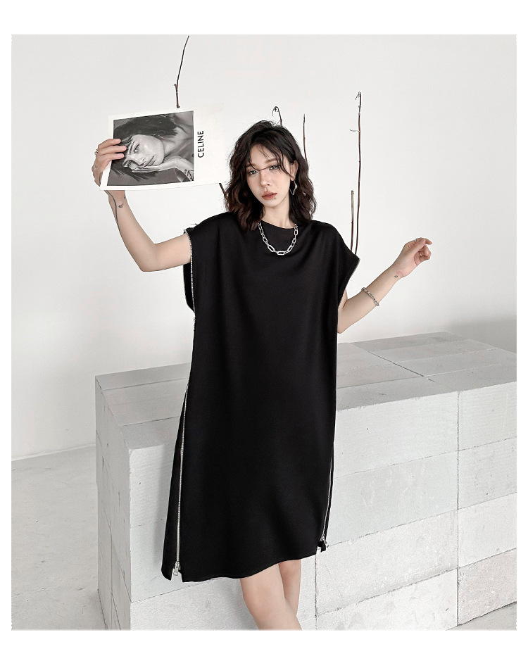 Side zip sleeveless one-piece