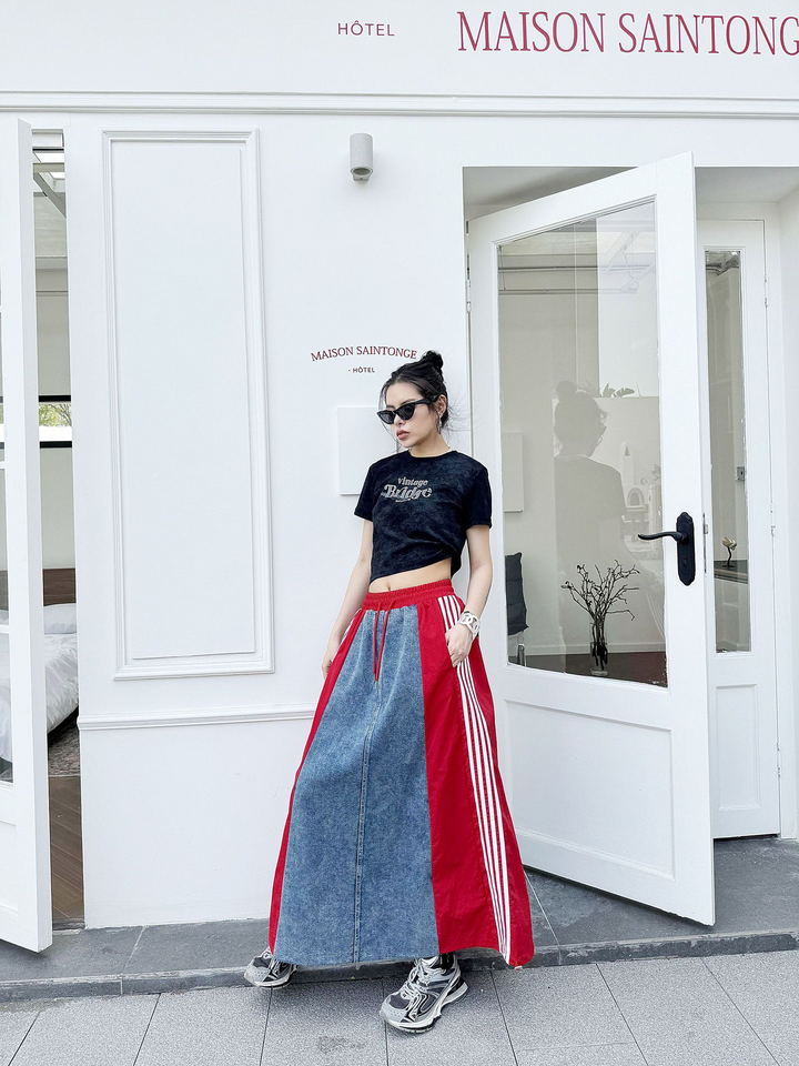 Bicolor side line flare long skirt