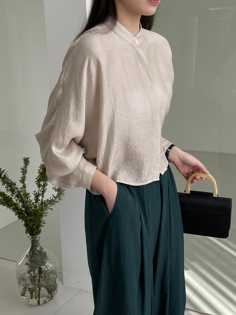 Solid color stand collar shirt