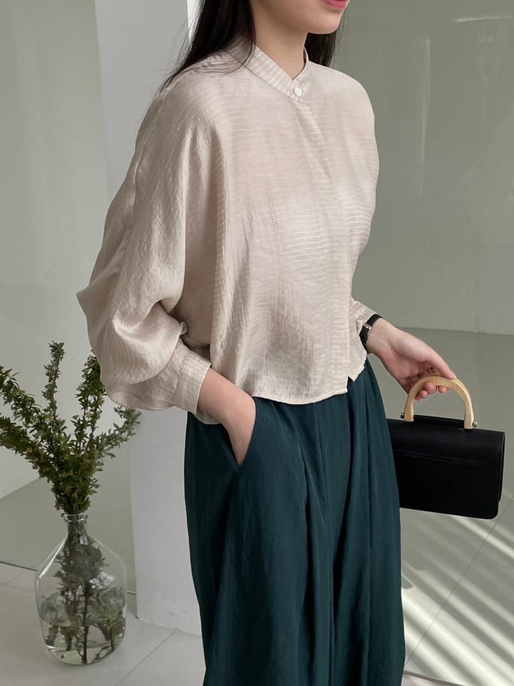 Solid color stand collar shirt