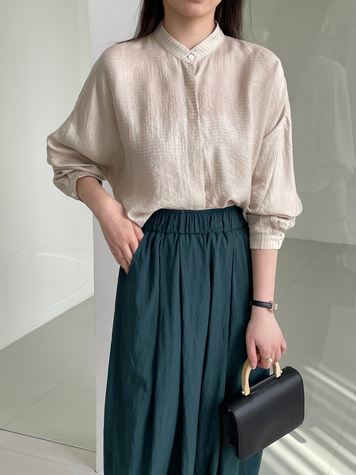 Solid color stand collar shirt