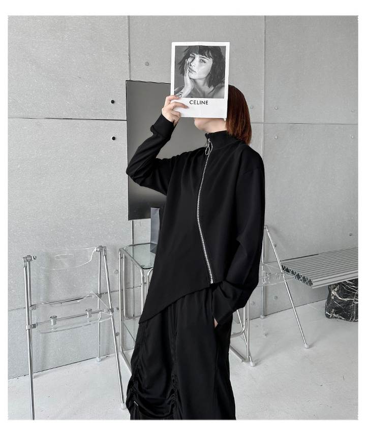 Diagonal zipper high neck t-shirt