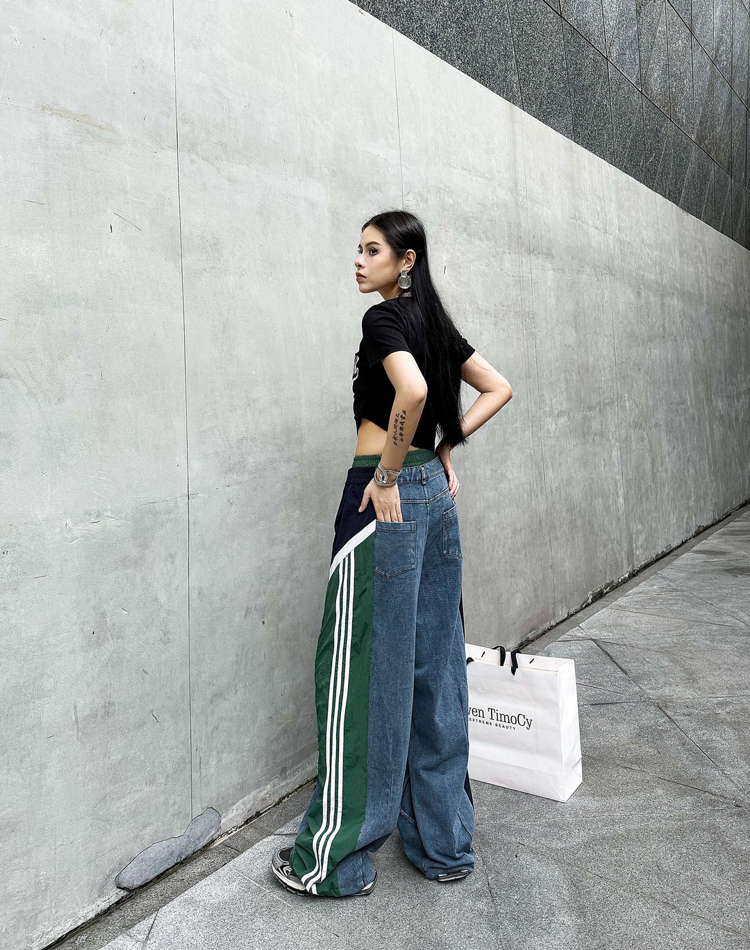 Color contrast stitching cuffed high waist jeans