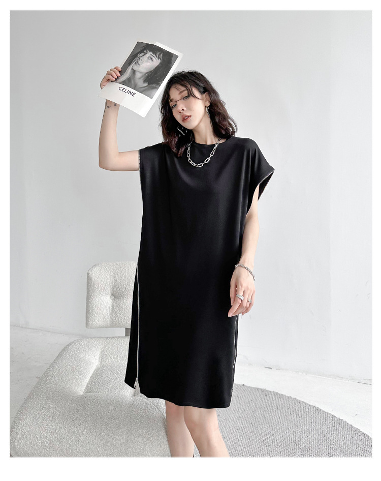 Side zip sleeveless one-piece