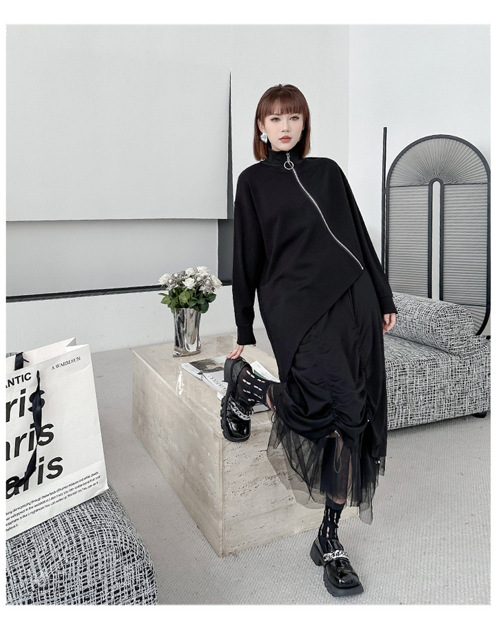 Diagonal zipper high neck t-shirt