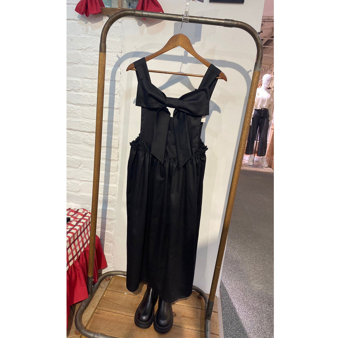 Front ribbon sleeveless onepiece ¥8,980 / ¥8,480