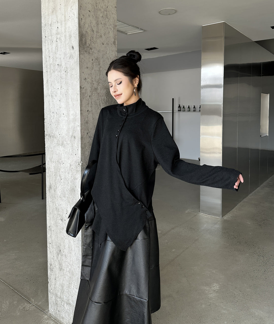 Asymmetry stand collar T-shirt