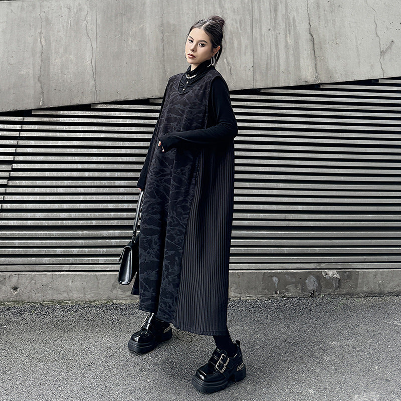 Side pleated sleeveless V neck long dress