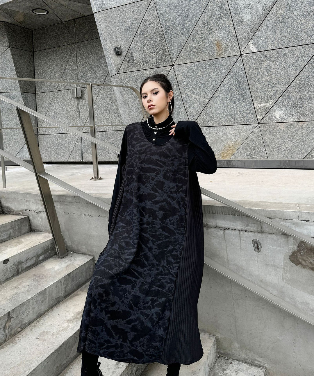 Side pleated sleeveless V neck long dress