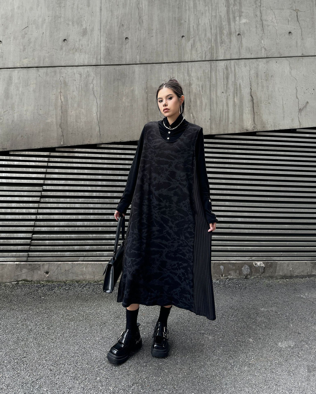 Side pleated sleeveless V neck long dress