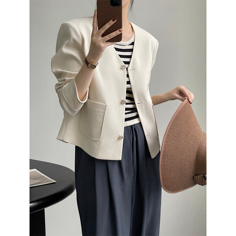 Simple collarless style jacket