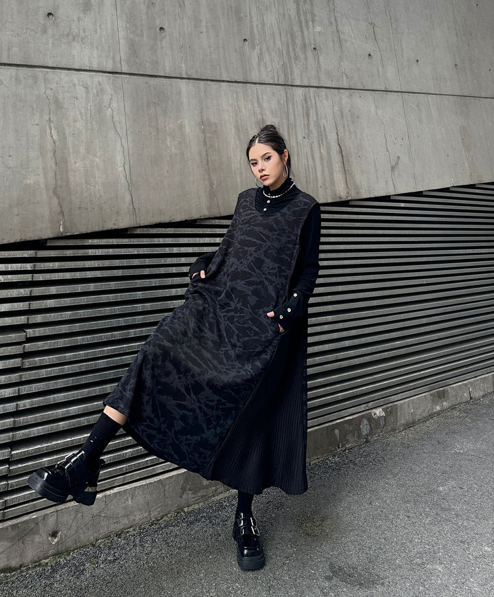 Side pleated sleeveless V neck long dress