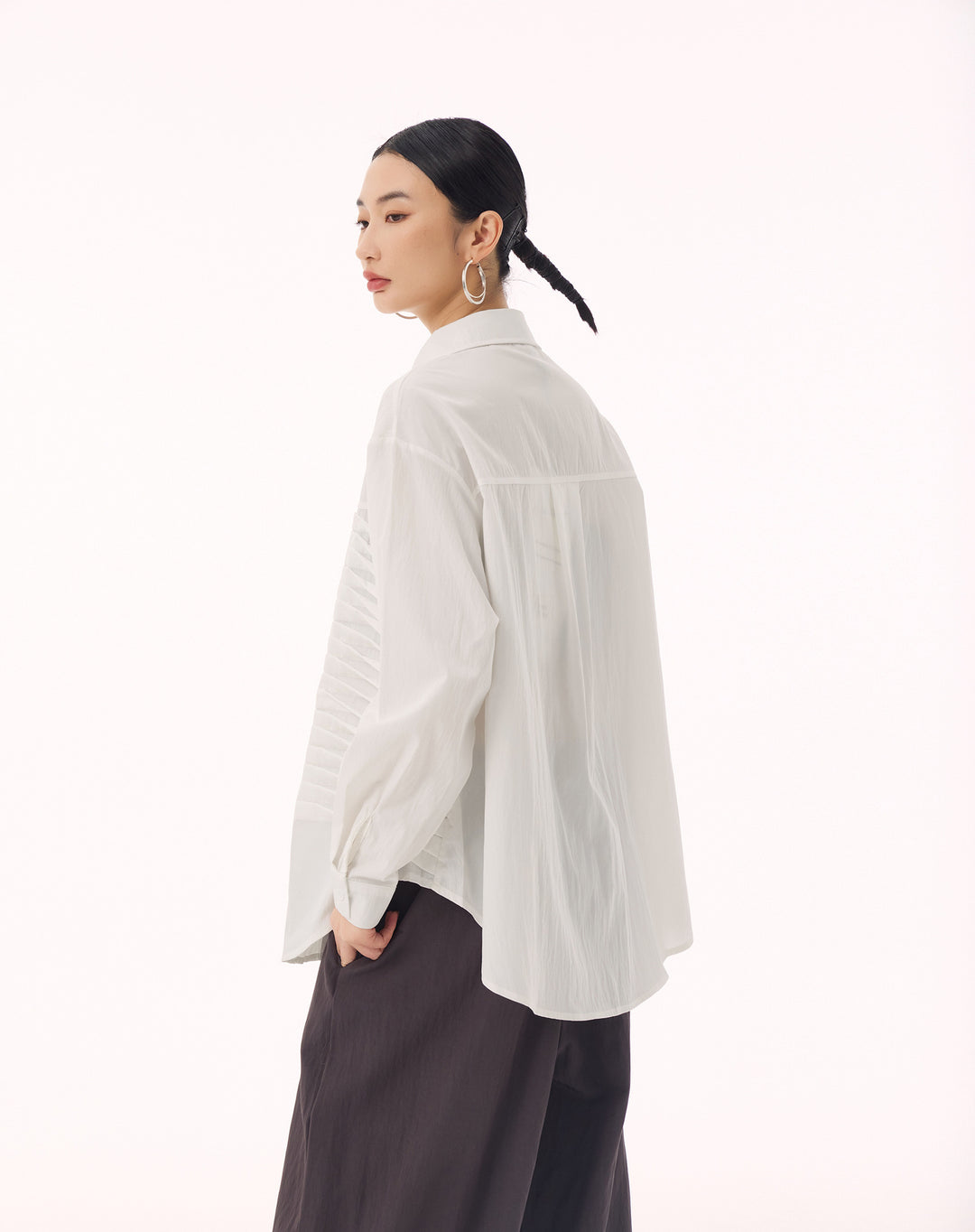 Front tuck loose shirt