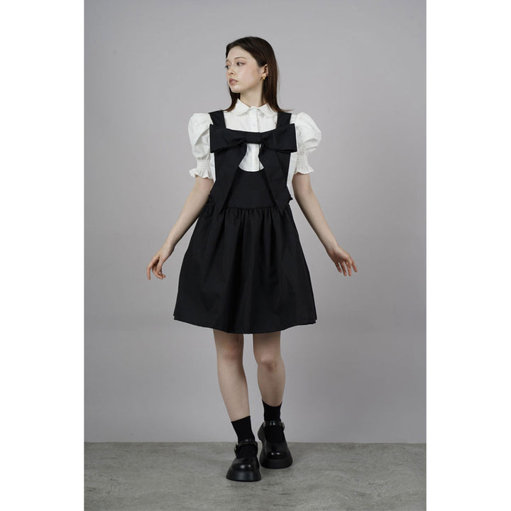 Front ribbon sleeveless onepiece ¥8,980 / ¥8,480