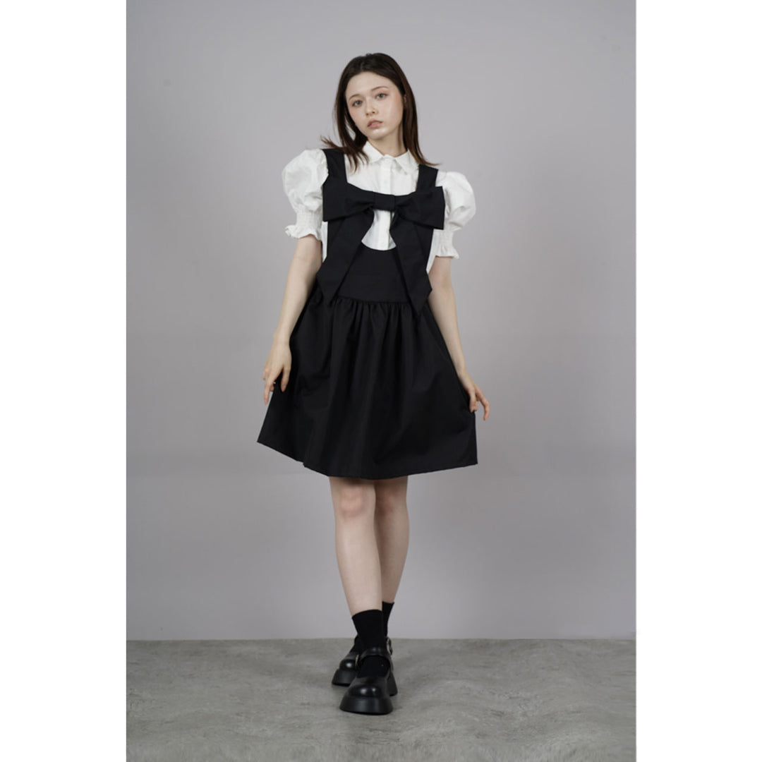 Front ribbon sleeveless onepiece ¥8,980 / ¥8,480