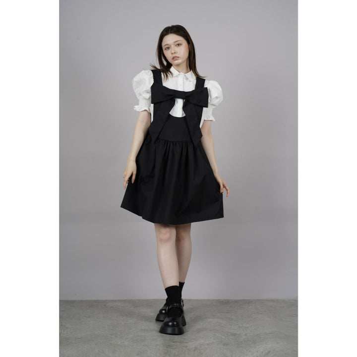 Front ribbon sleeveless onepiece ¥8,980 / ¥8,480