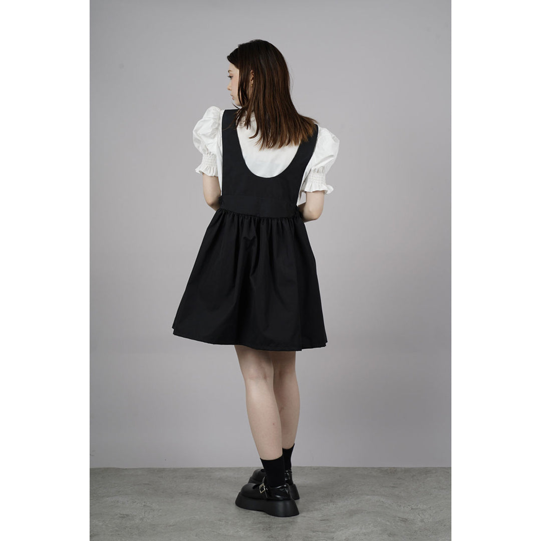 Front ribbon sleeveless onepiece ¥8,980 / ¥8,480