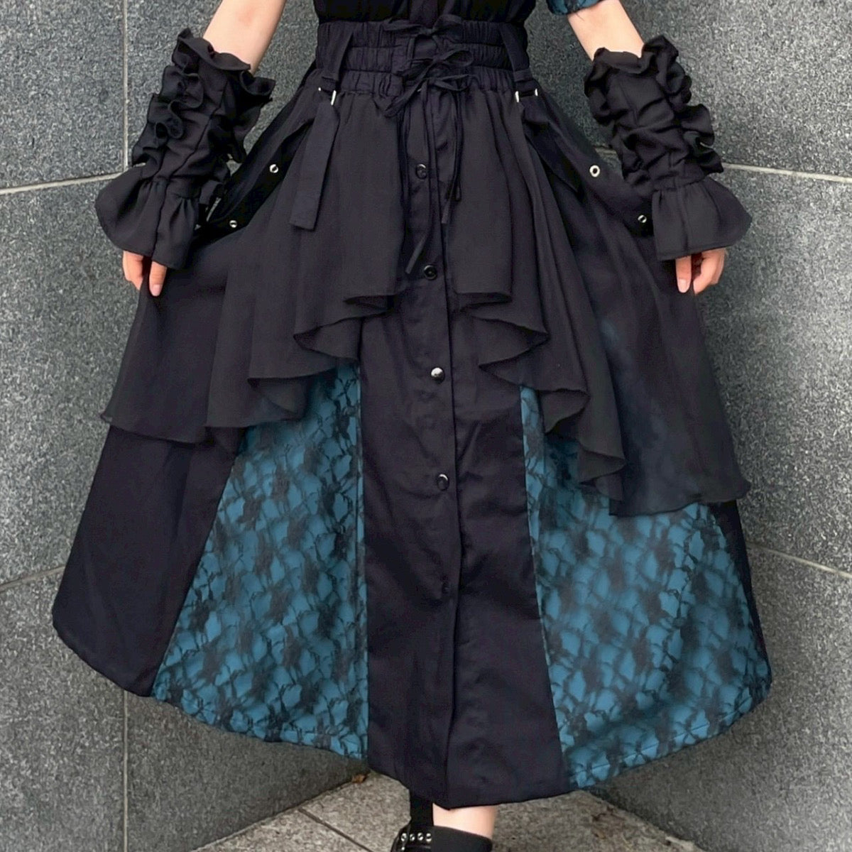 プリーツプリーズ 07SS A-POC アームカバー付きブロックロゴワンピース ランダムサテンプリーツワンピース(ワンピース) | a.v.v(アー