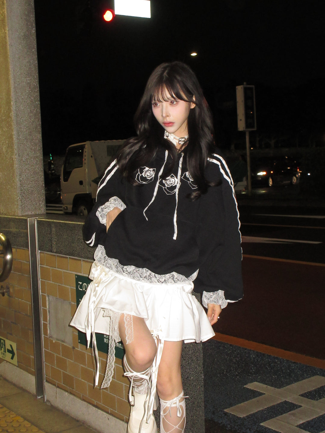 ୨୧1週間限定10％OFF୨୧ [ yy0904._] 緩苺 - Rose Embroidered Hoodie